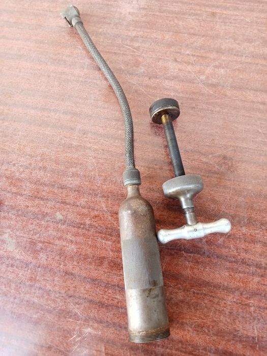 Шприц мащення США, Caterpillar ретро