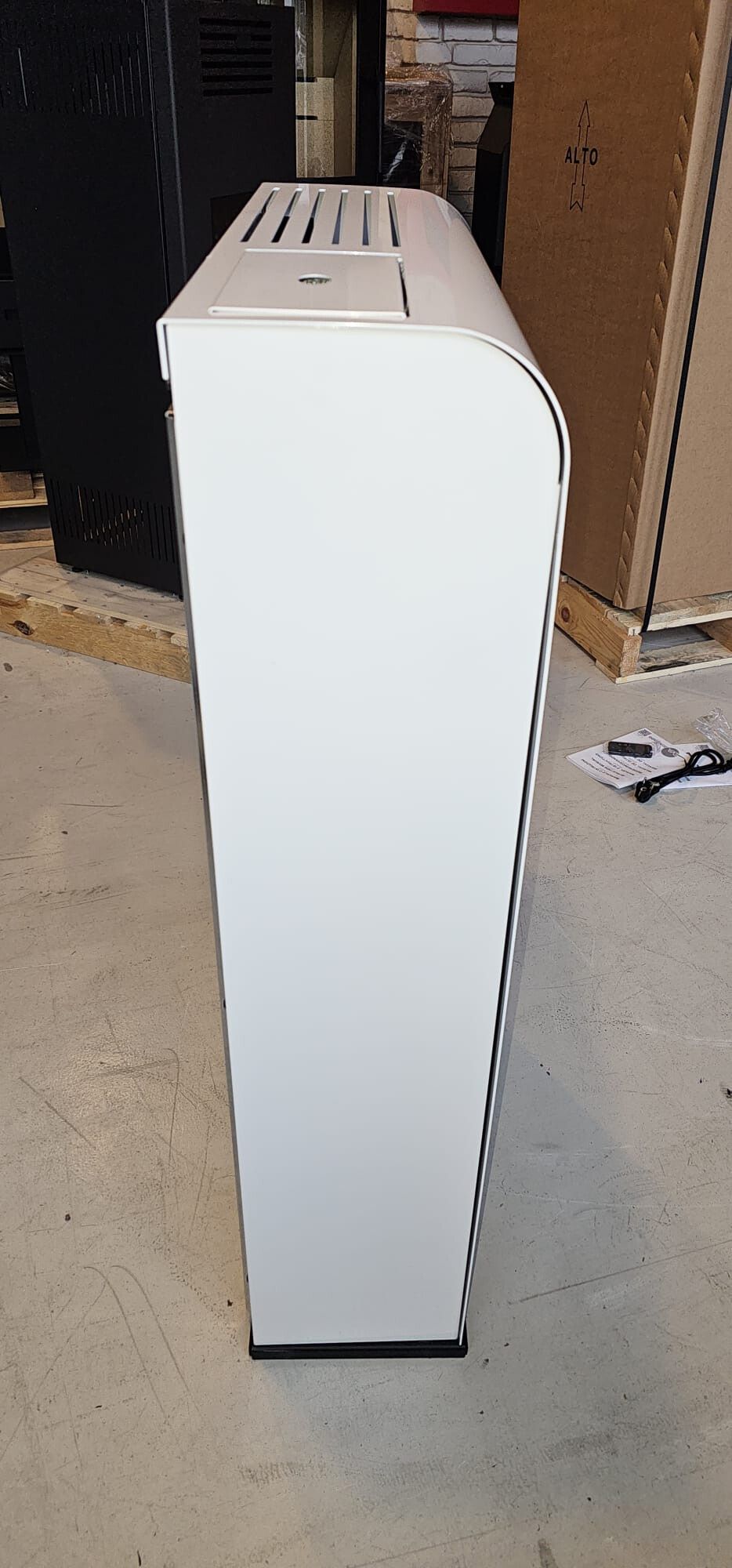 Piec piecyk kominek na pellet typu SLIM Eva Calor Zita 7,5 kW