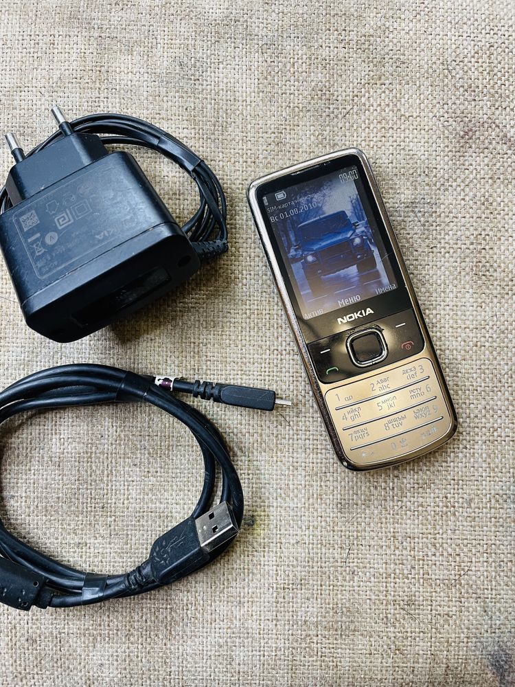 Nokia 6700 classic gold