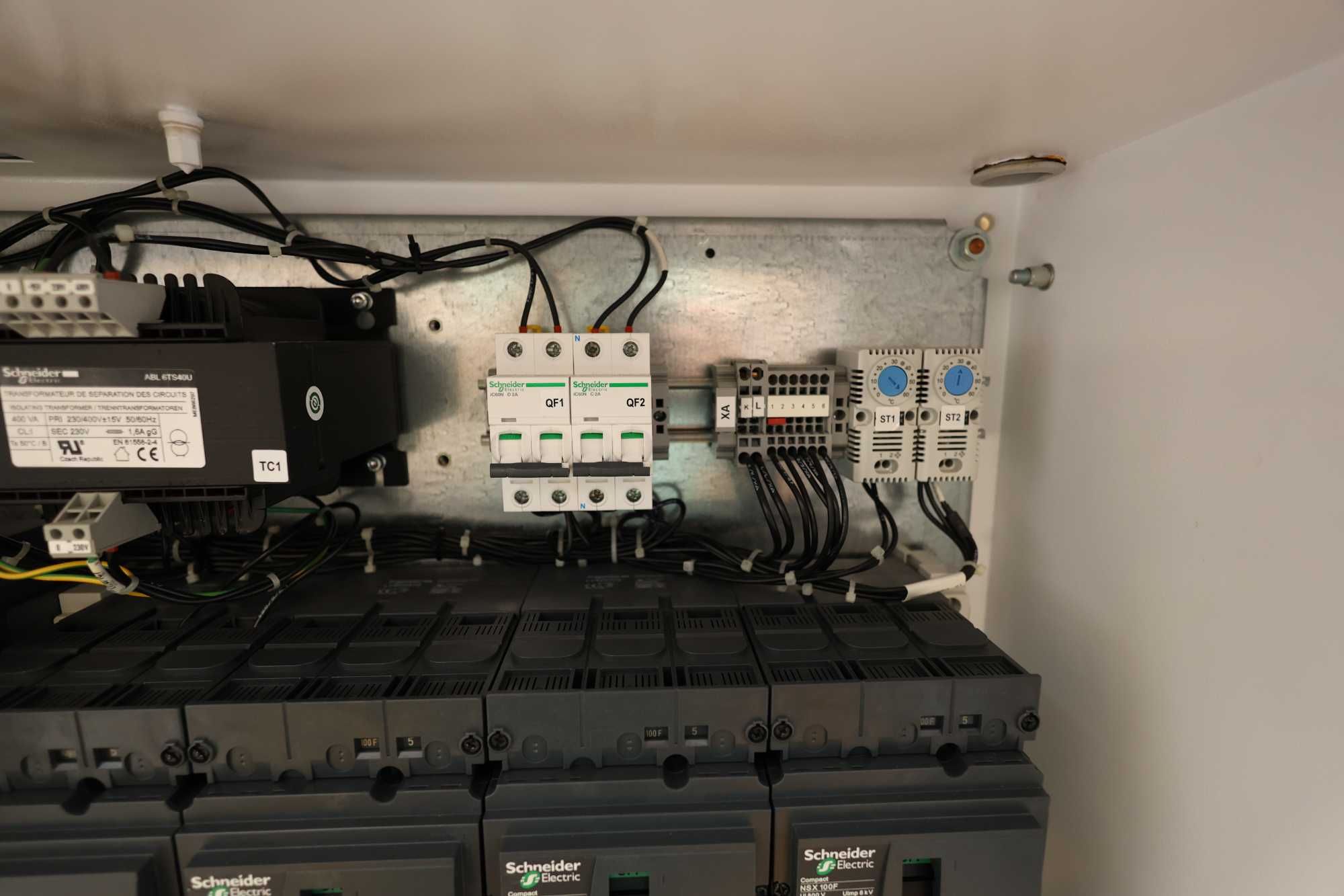 Quadro de Baterias Scheneider Electric VLBVAF4P com Diagrama