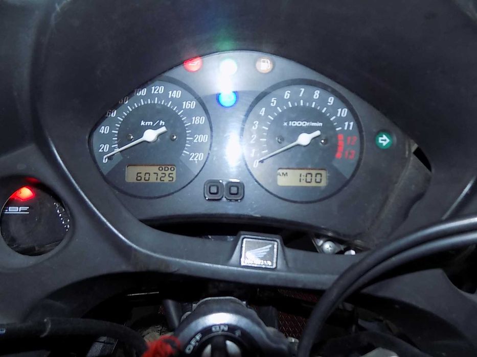 Honda CBF 600 ano 2004 para vender por peças.
