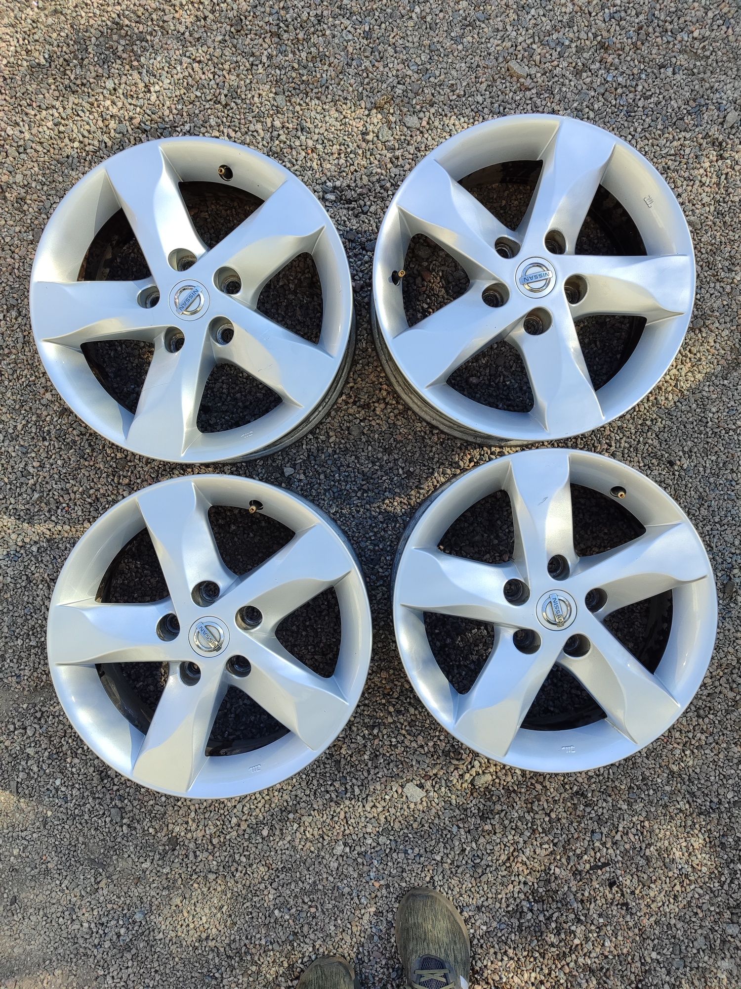 Диски Nissan R-16. 5×114.3. ET-40. Dia-66.1. J-6.5