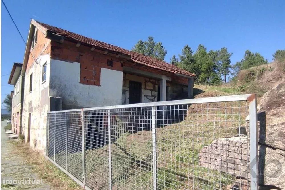 Excelente Moradia para restaurar, Mondim de Basto