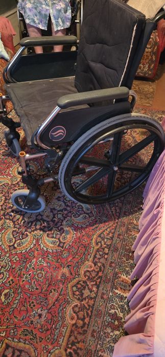 Продам нову інв.каляску.