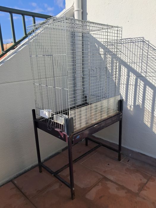 Gaiola para aves grandes.