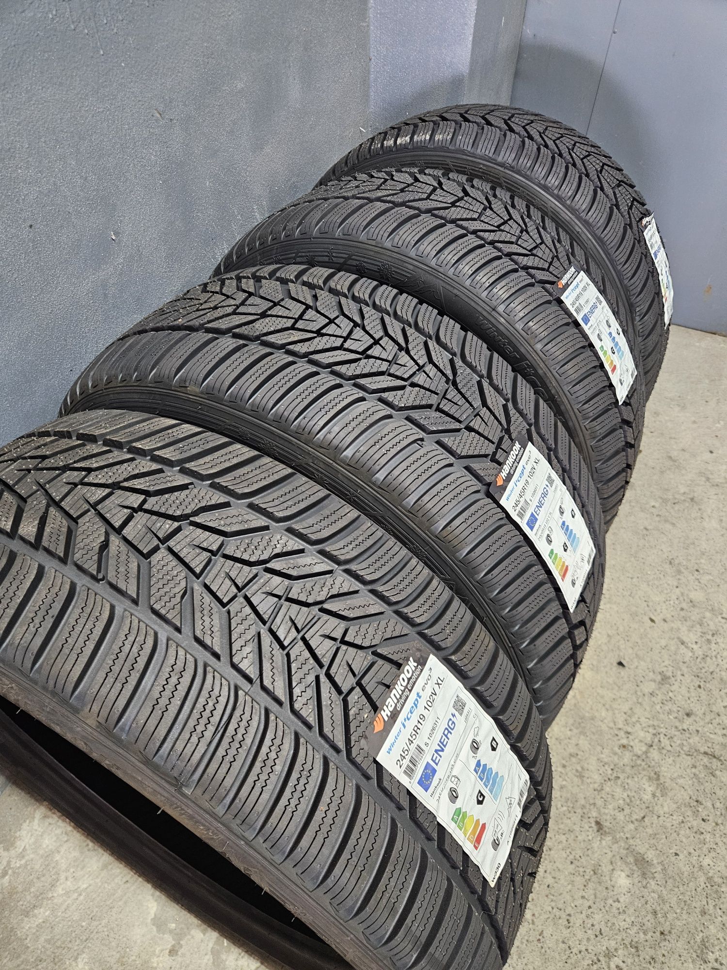 4 nowe opony zimowe HANKOOK 245/45/19 102V XL