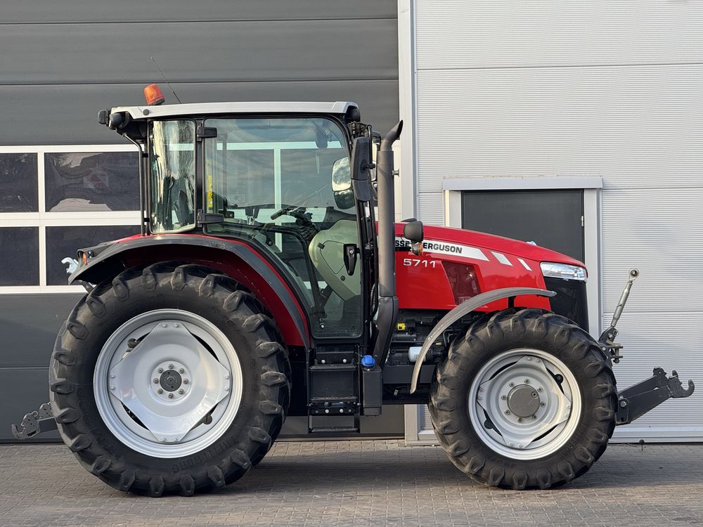Massey Ferguson 5711 •2600 mtg!•