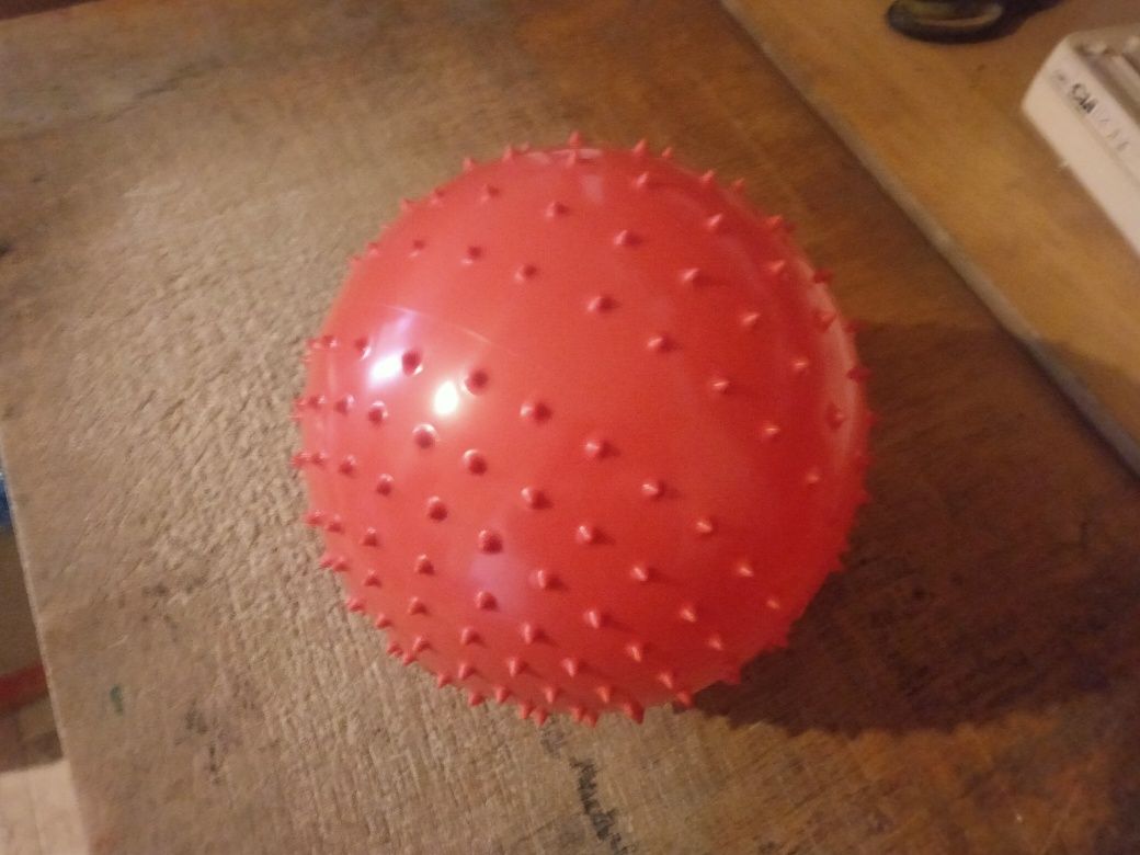 Piłka jeżyk - czerwona