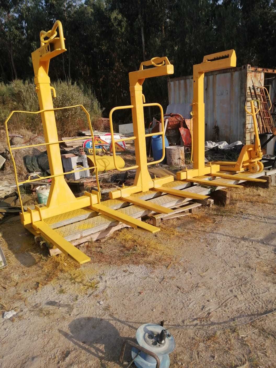 3 Porta Paletes de Grua com Garfo e Altura Reguláveis – Até 2000kg
