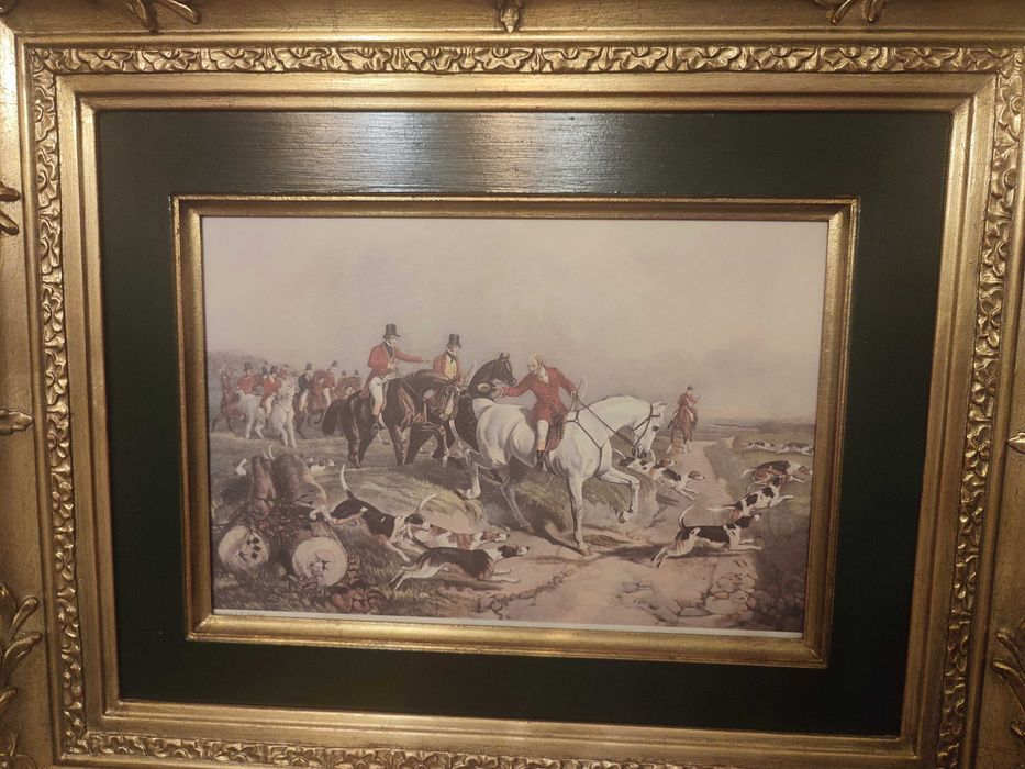 Quadro com moldura em folha de ouro e gravura com caçada