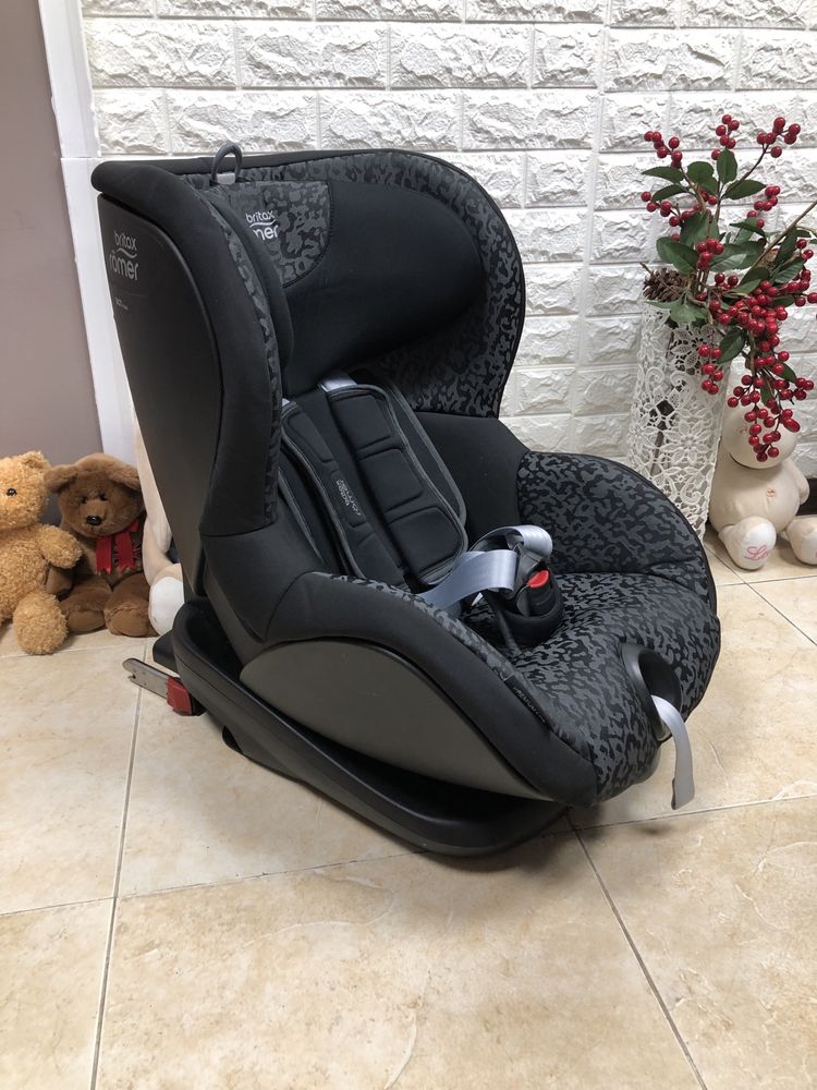 Автокрісло Britax Römer TRIFIX2 i-SIZE Група 1 (9-18 кг) Isofix