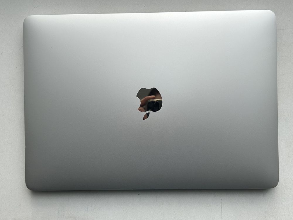 Засвіт Apple Macbook Pro 13 2020 i5-1038NG7 / 16 / 512 TouchBar