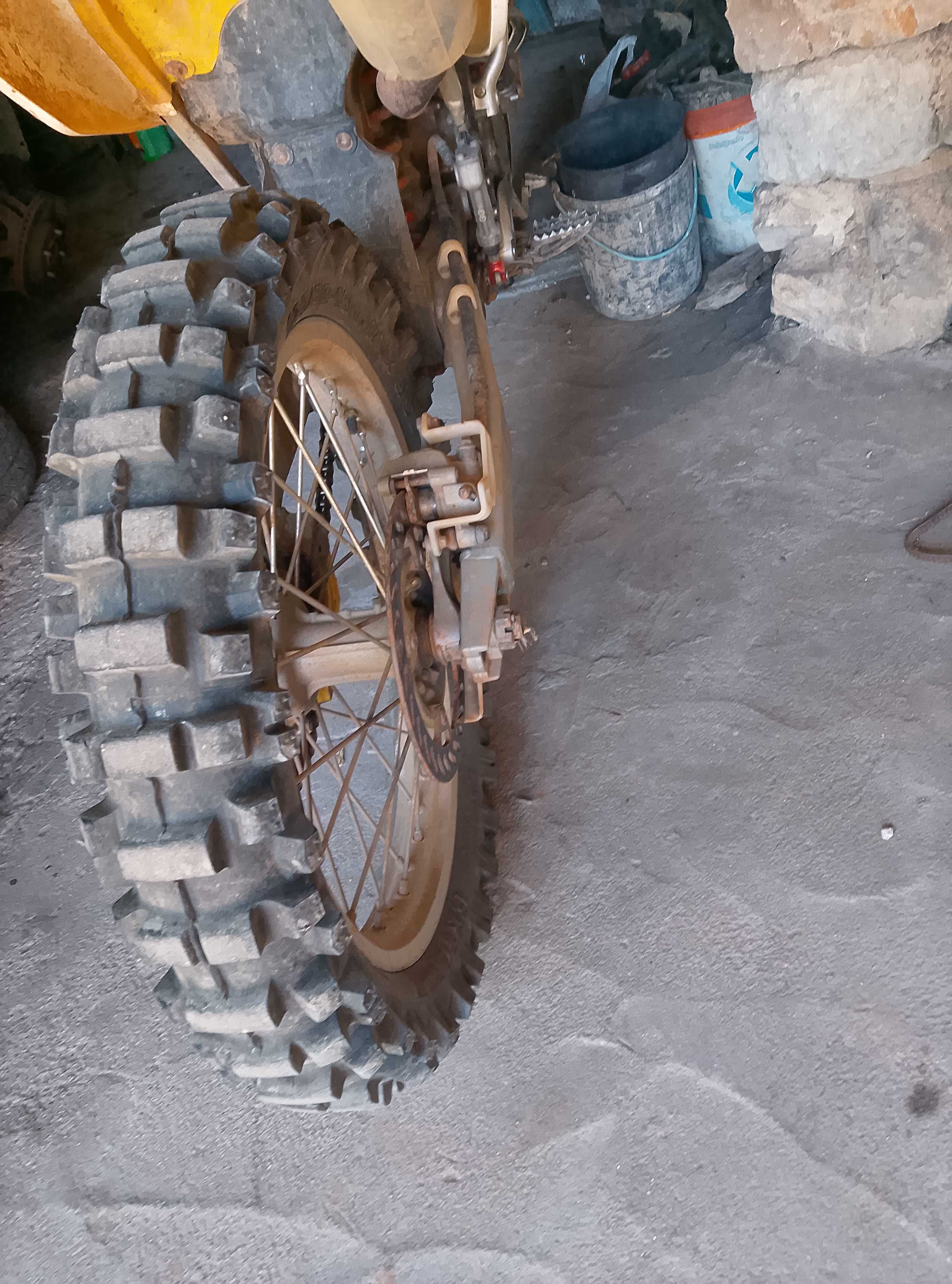 moto de cross 250 em ótimo estado