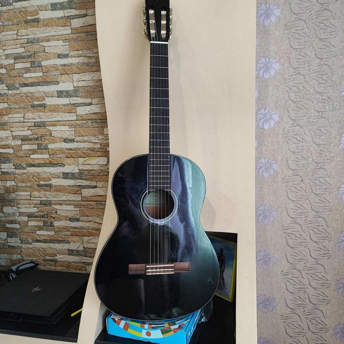 Продам гітару Yamaha C40, купували дитині. Стан відмінний:)