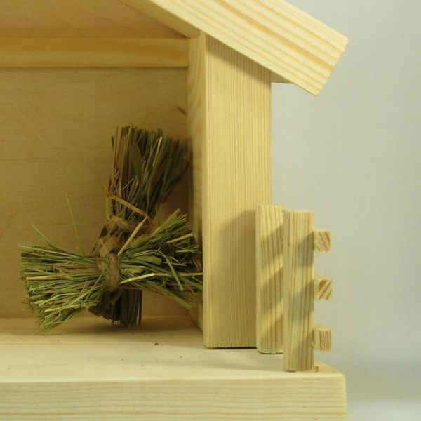 Szopka bożonarodzeniowa LED stajenka naturalna sosnowa dla figur 8-11