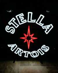 Reclamo luminoso LED à marca de cerveja Belga Stella Artois.