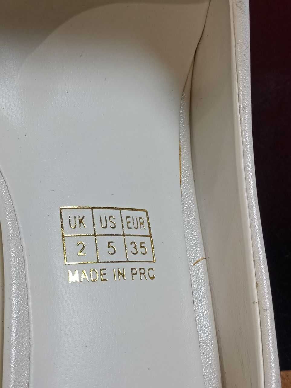 Женские белые туфли Guess