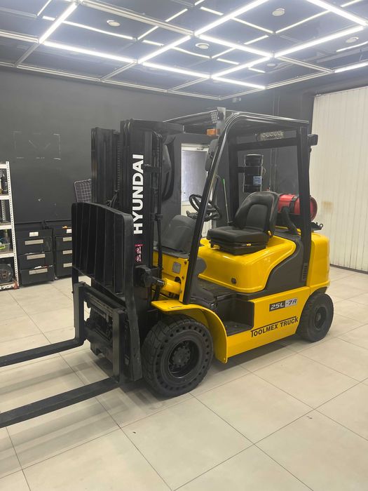 Автонавантажувач HYUNDAI 25L-7A