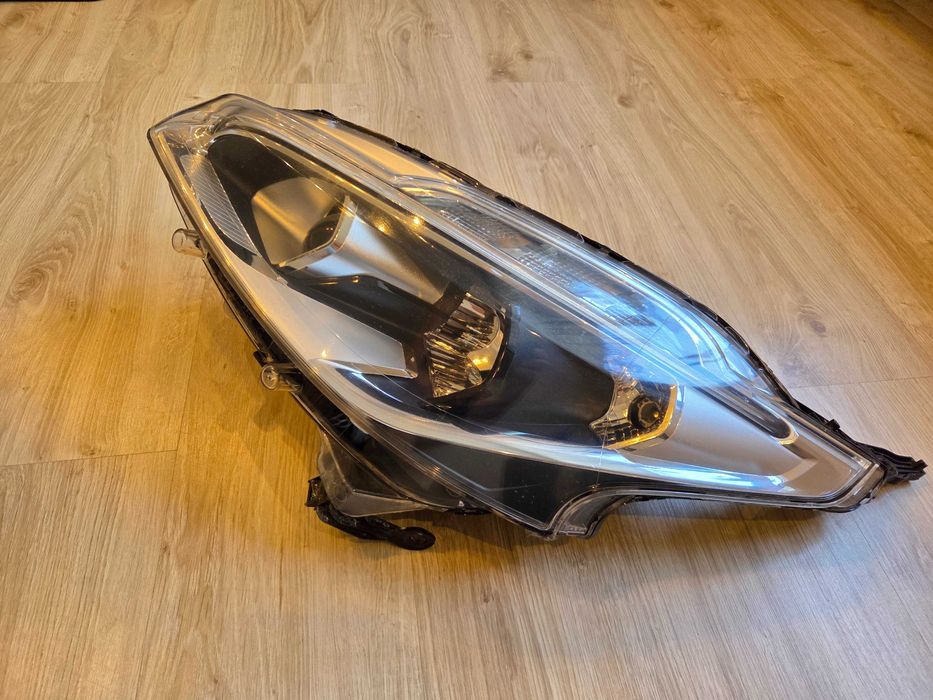 Lampa lewa przednia do Peugeota 208