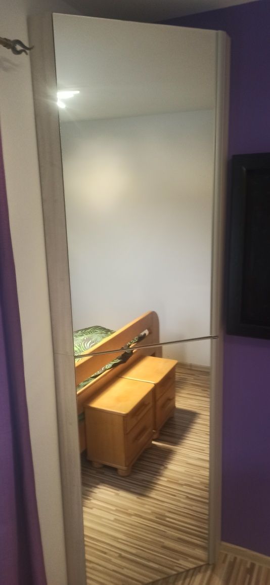Szafa z lustrem narożna 60x60x252wysoka dzielonajest na połowę z półka
