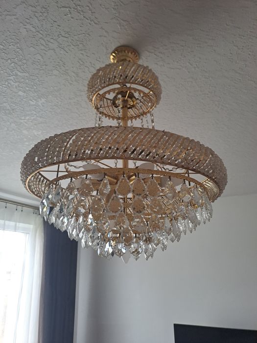 Люстра в кімнату