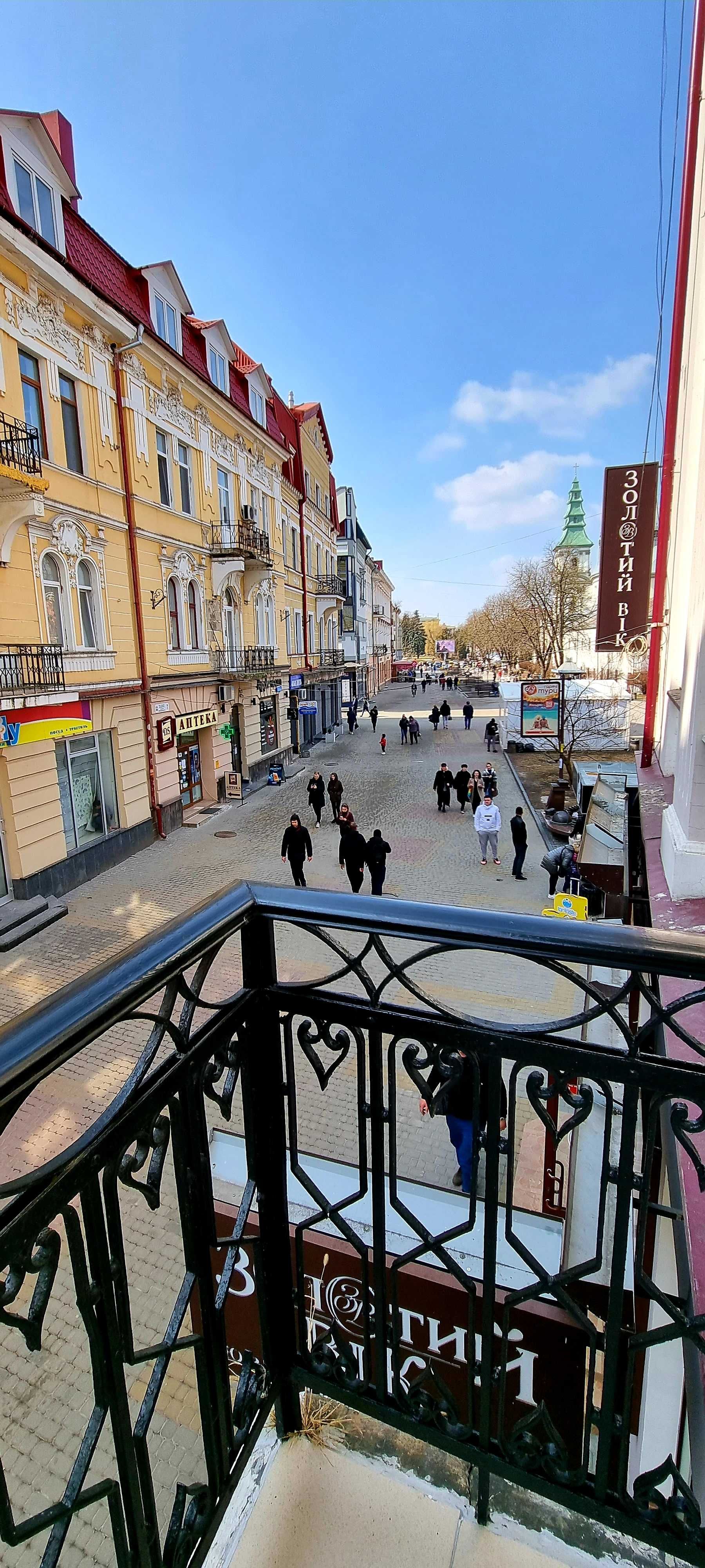 Центр. АГЕНЦІЯ!! БЕЗ КОМІСІЇ. Апартаменти на центральній площі