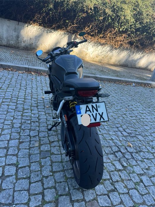 Honda CB650r preta
