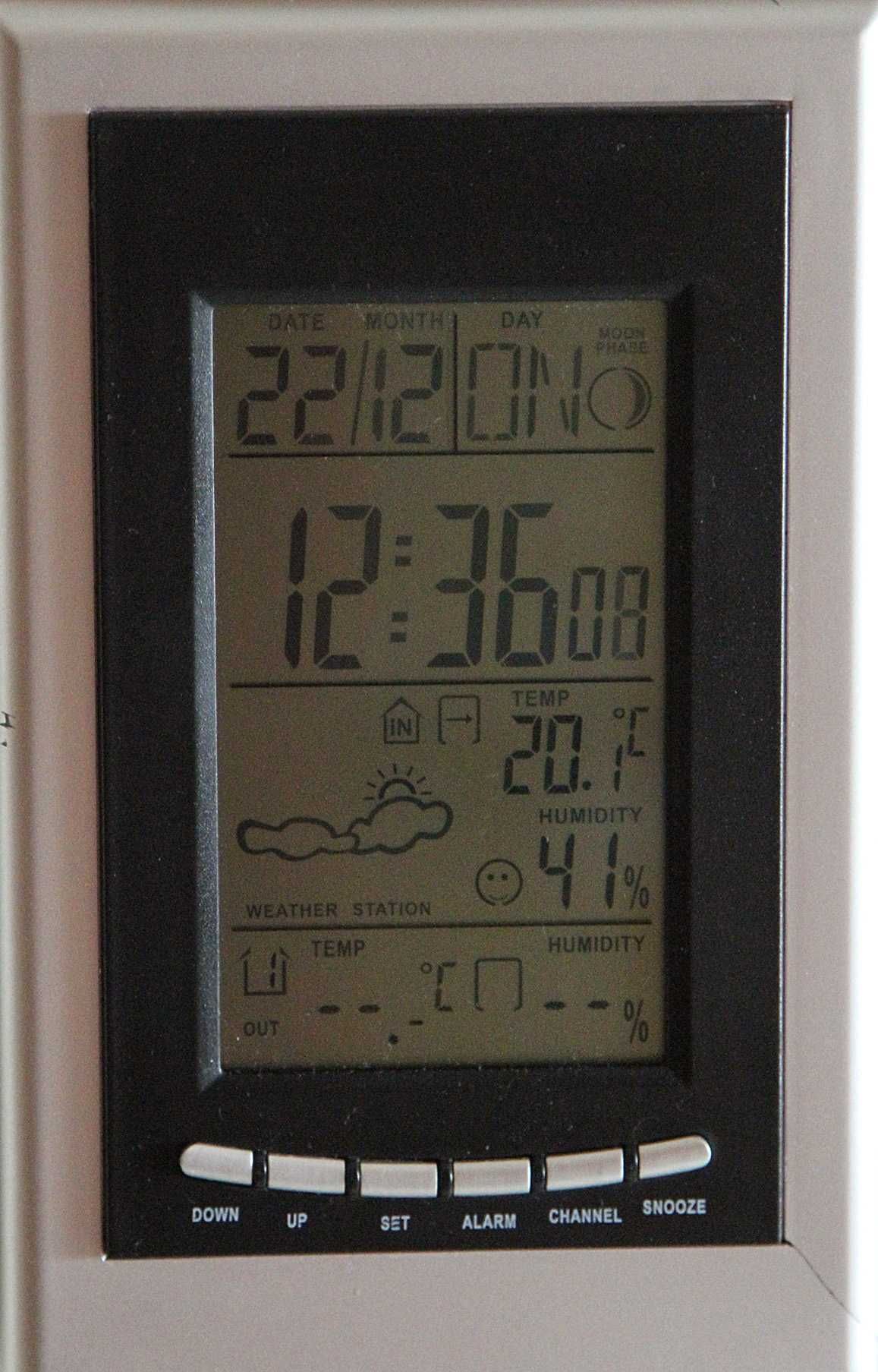 Метеостанция,гигрометр,часы,будильник, термометр,календарь.
