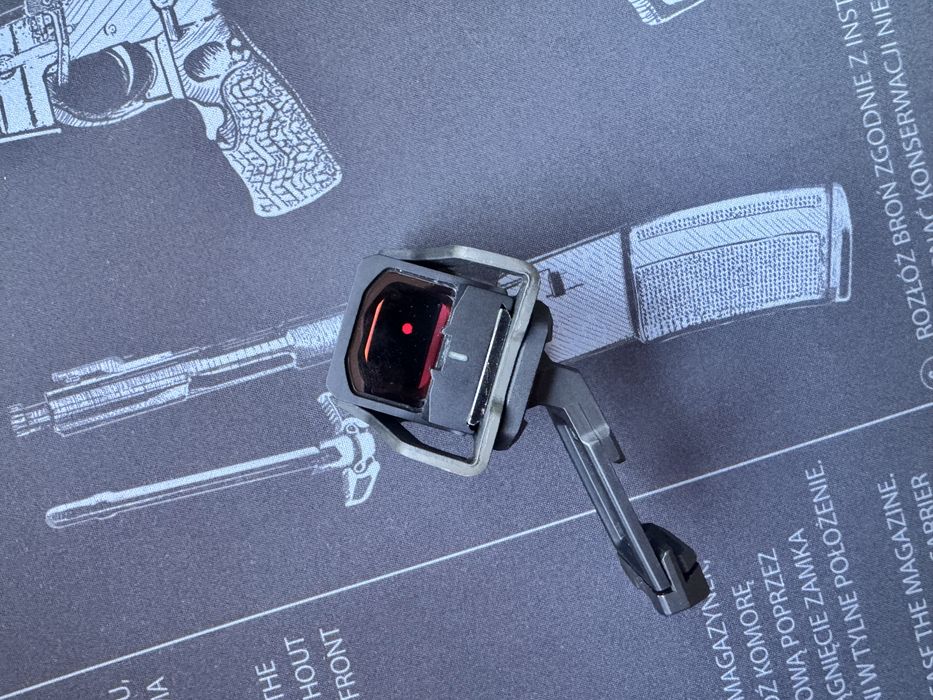 Кутовий приціл Strike Industries і MEPROLIGHT