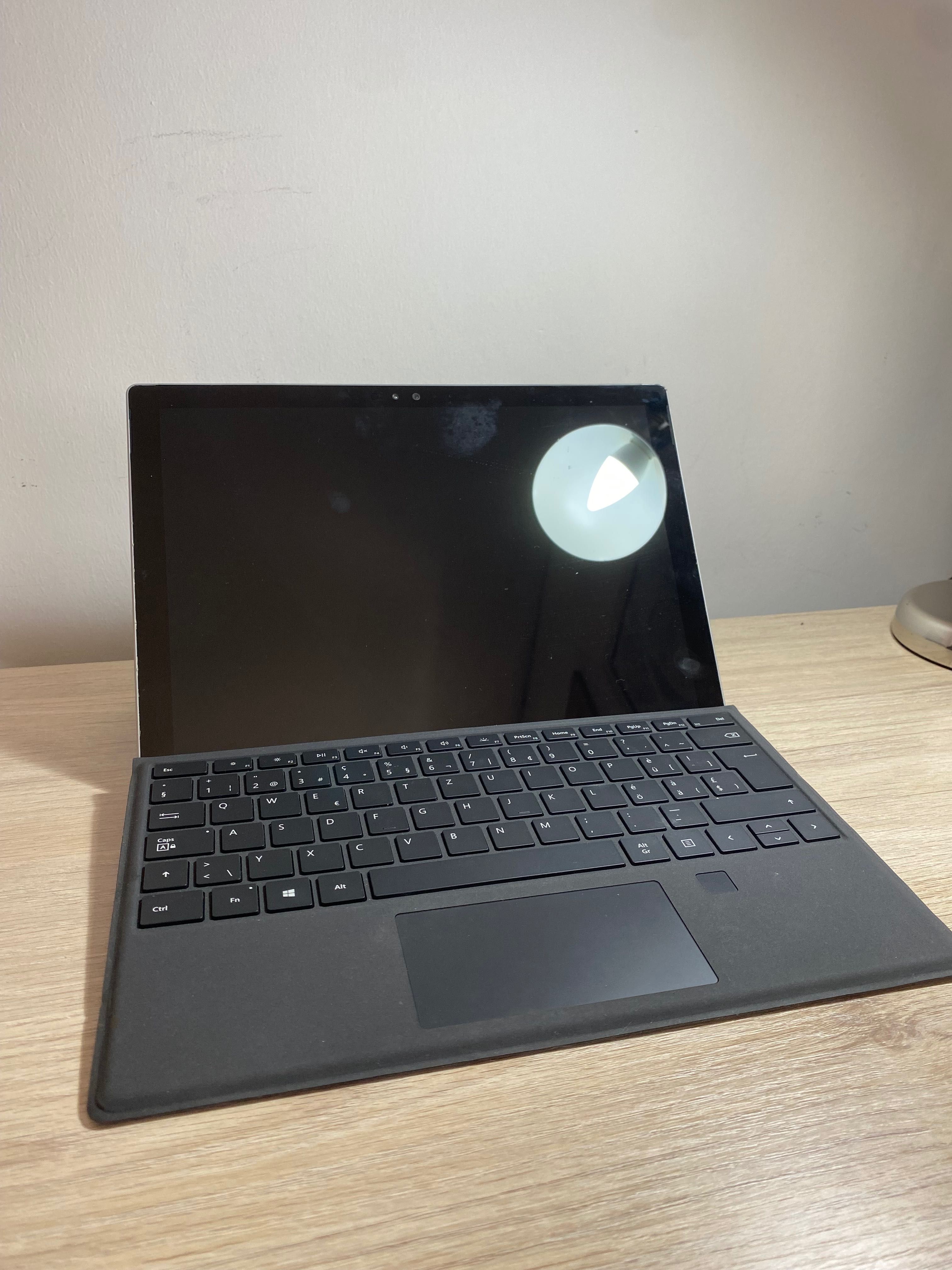 Microsoft Surface Pro 4 (Tablet/PC)