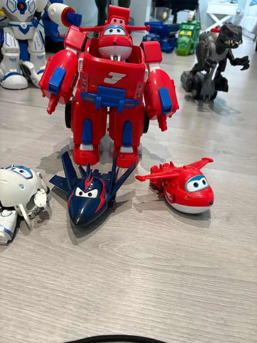 Vendo robô telecomandados e carro