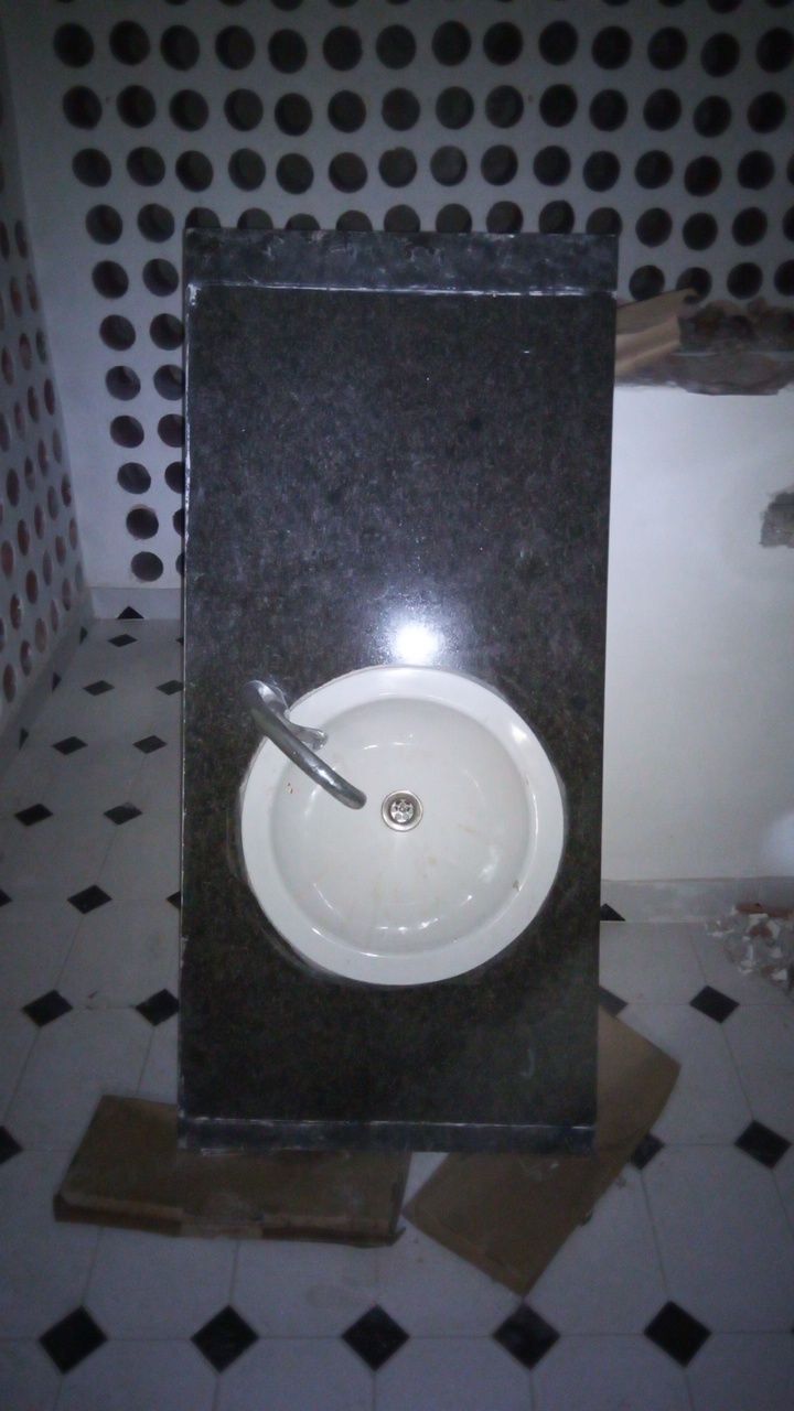 Bancada de bar  em granito (lavatório e torneira)