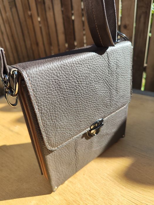 Барсетка - сумочка мужская кожаная.