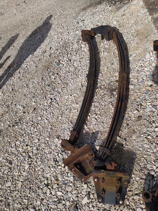 Jelcz 400 pióra resoru paraboliczne