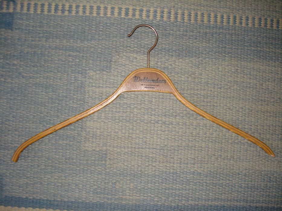 Conjunto de cabides antigos em madeira. Anos 50-70