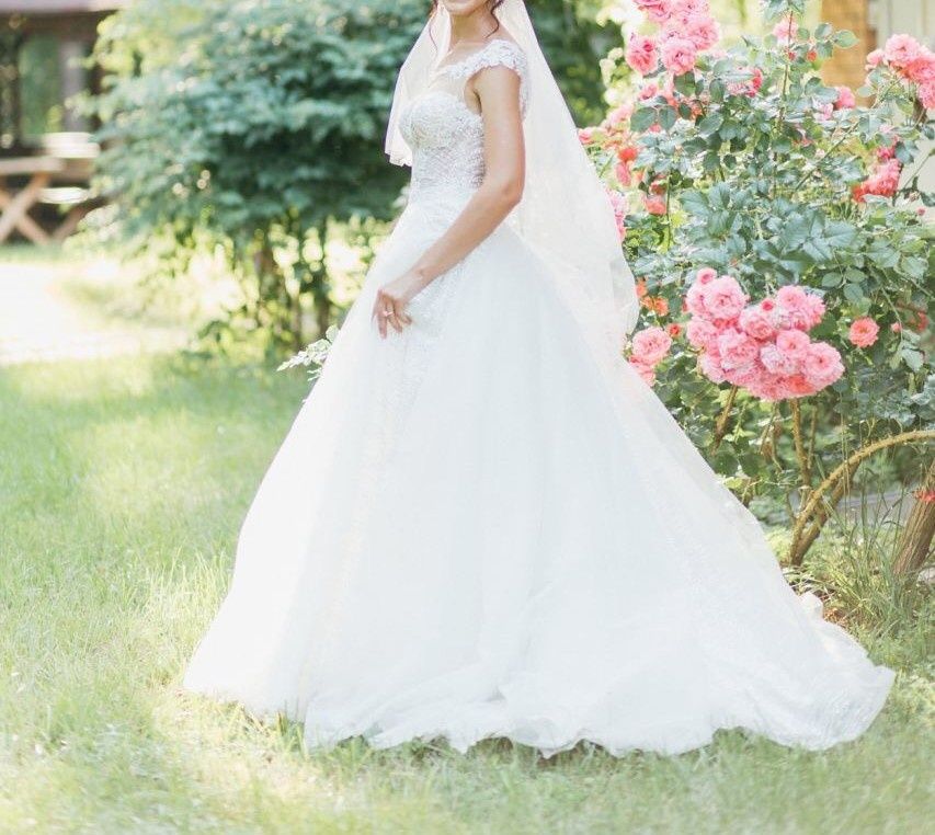 Сукня весільна ,колір айворі.