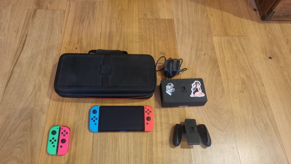 Nintendo Switch Oled+2 dodatkowe pady+ gry