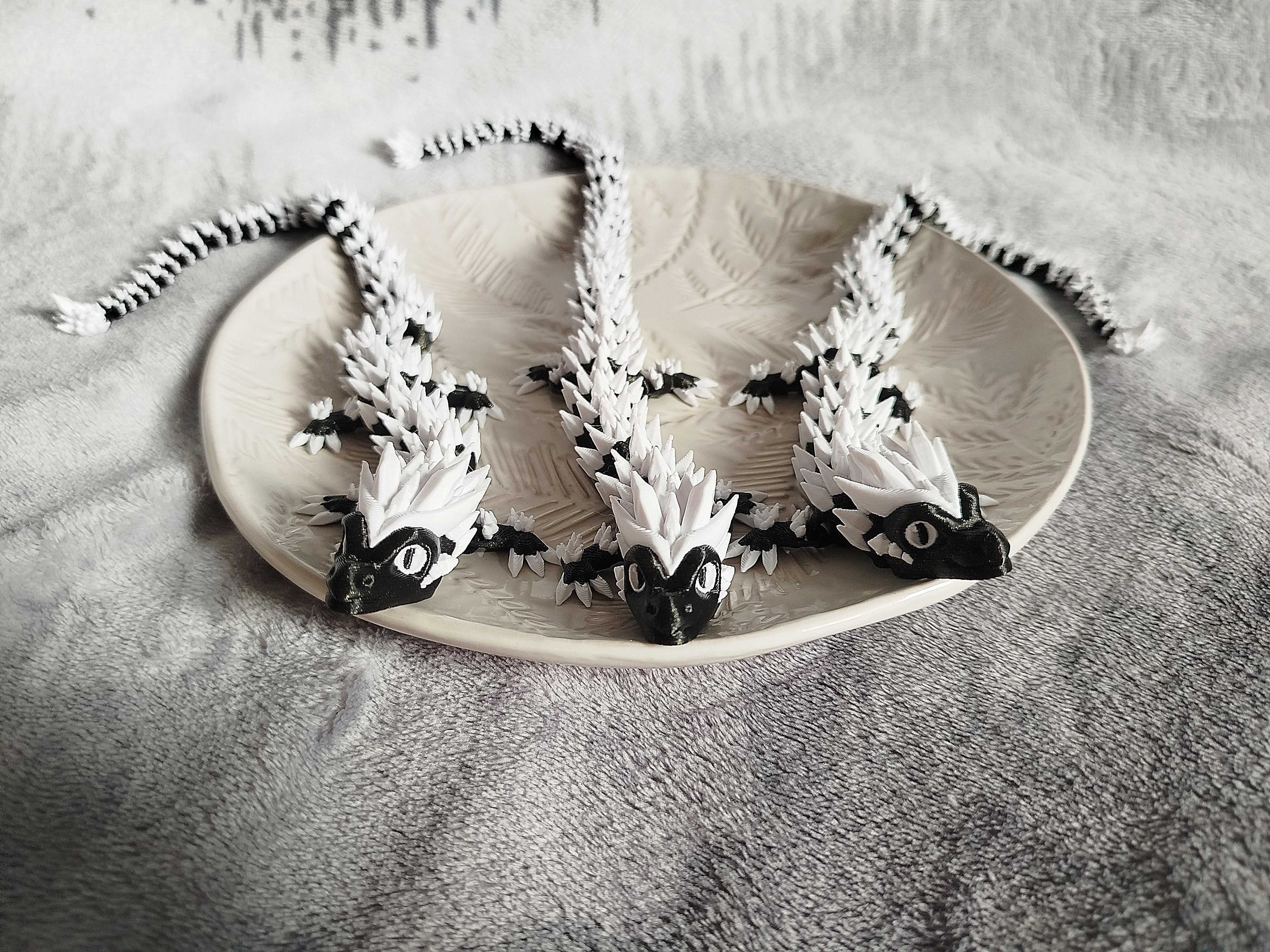 Smok figurka 3D 30 cm biało-czarny druk 3D Multivers3D