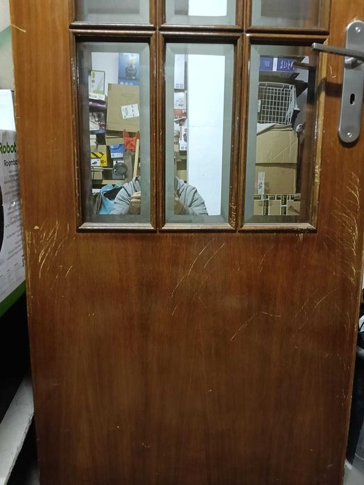 Porta com vidros tipo espelho