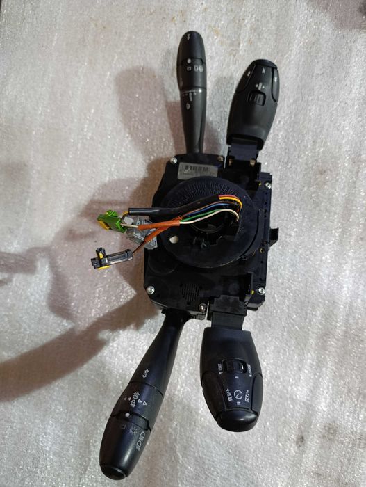 Переключатель поворотів peugeot 307/207/407/807/ citroen c2/c3/c4