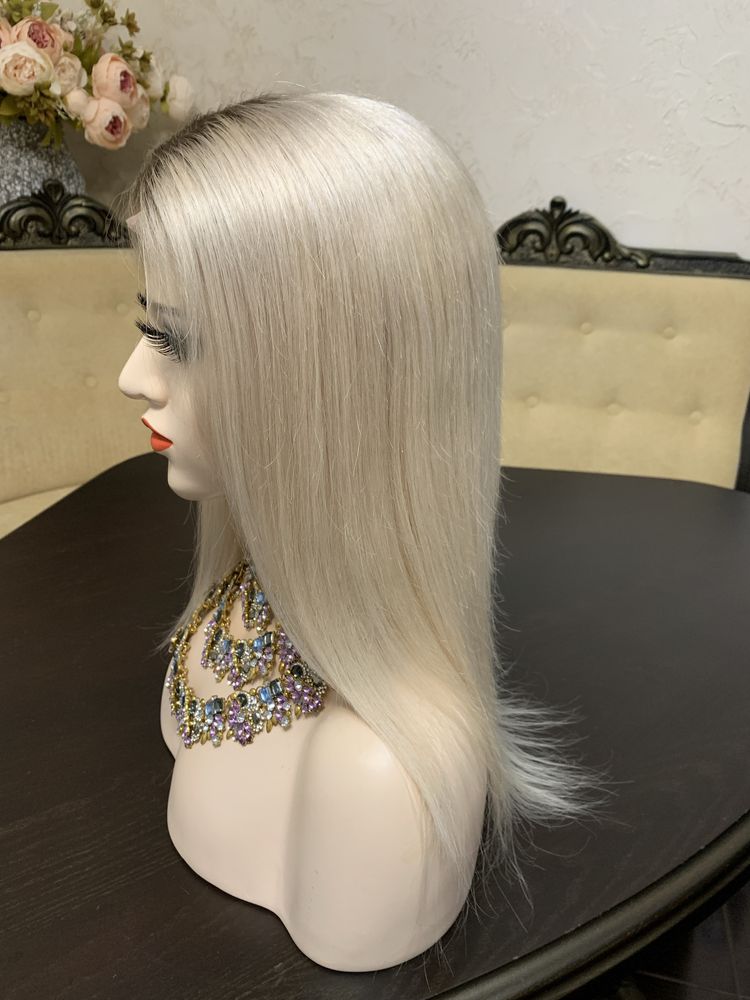 Парик омбре из натуральных волос на сетке с затемнёнными корнями блонд