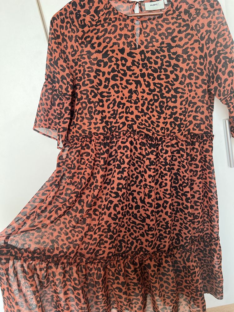 Piękna sukienka oversize panterka Moves Minimum XS