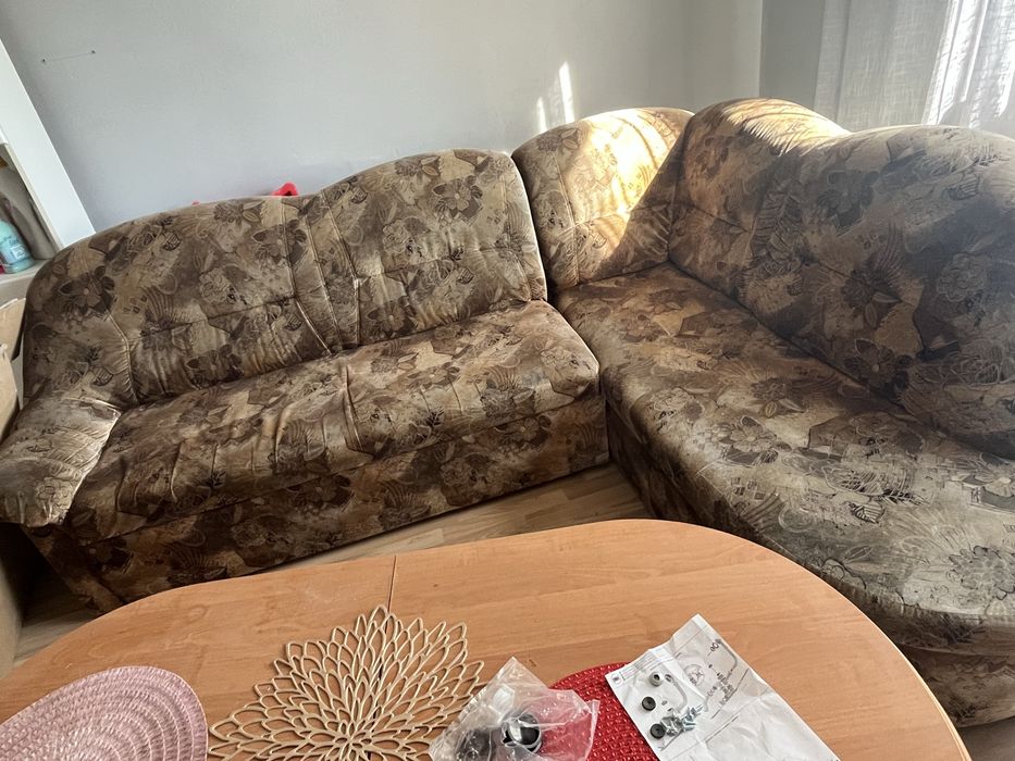 Naroznik zadbany oddam za paczke pampersow i czekolade