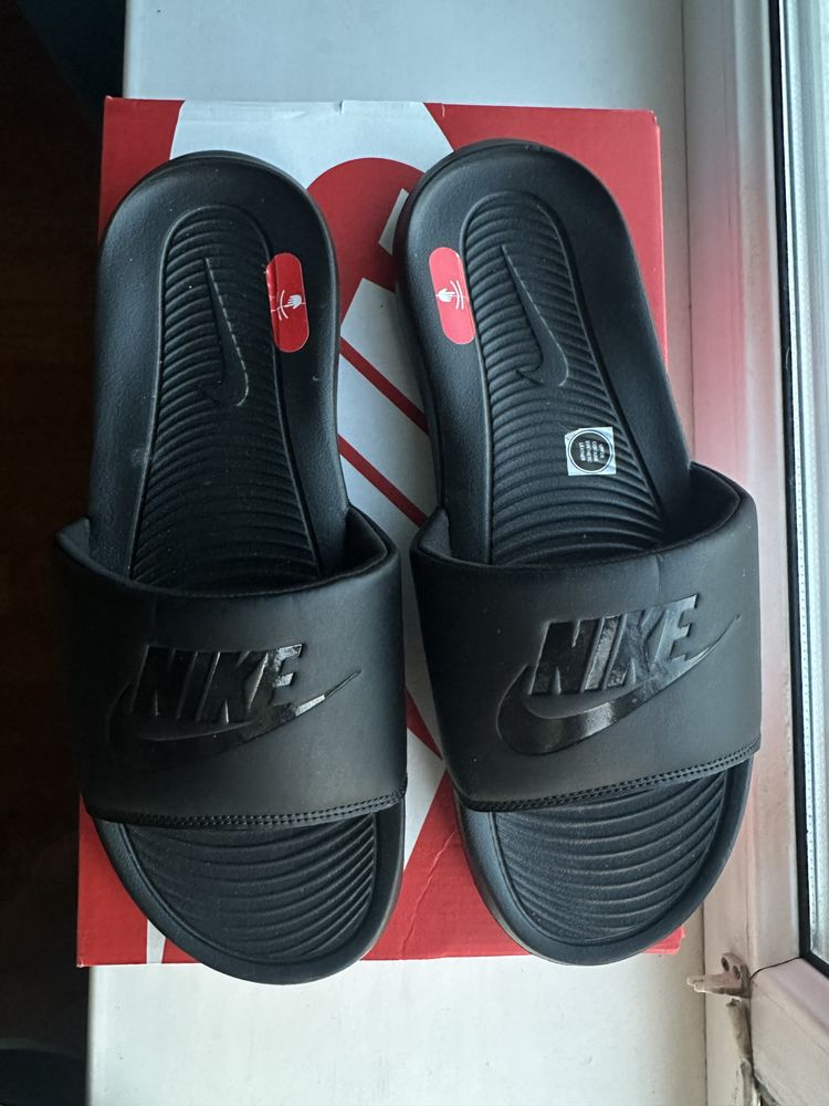 Шльопанці нові Nike