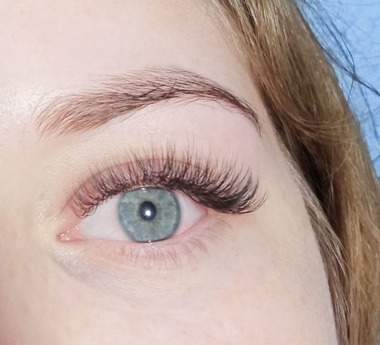 Нарощування вій.