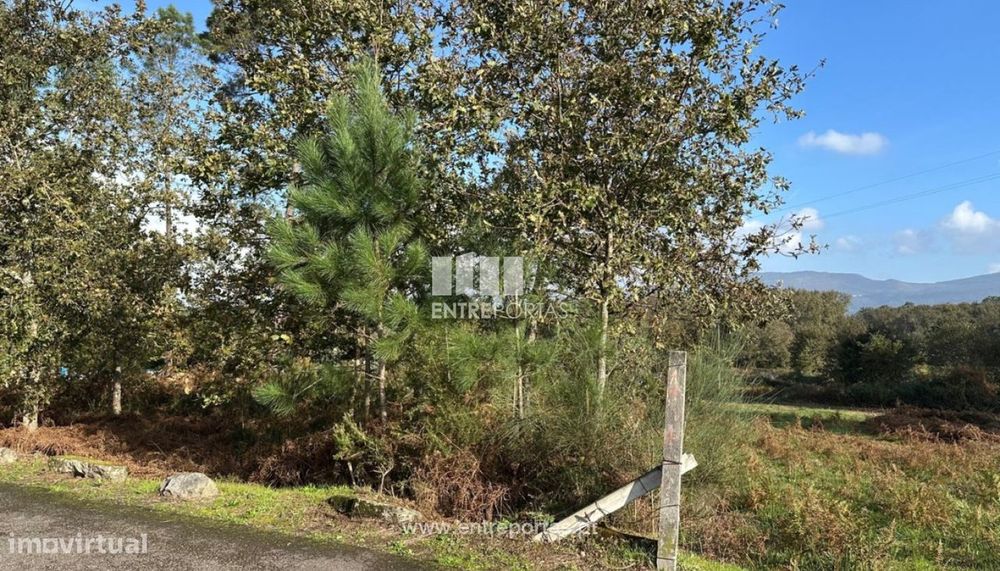 Venda de terreno para construção com 1432m², S. Pedro da Torre, Val