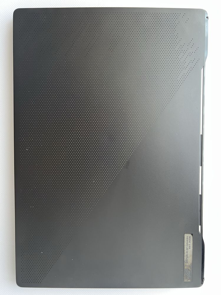Asus rog zephyrus M16 144Hz i7-11800H/ram16/ssd512 RTX3050Ti