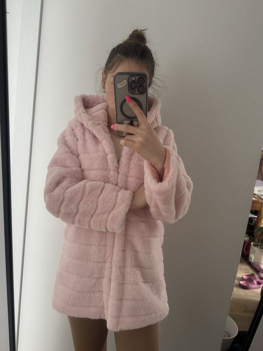 Płaszczyk kurtka mis futerko pudrowy róż