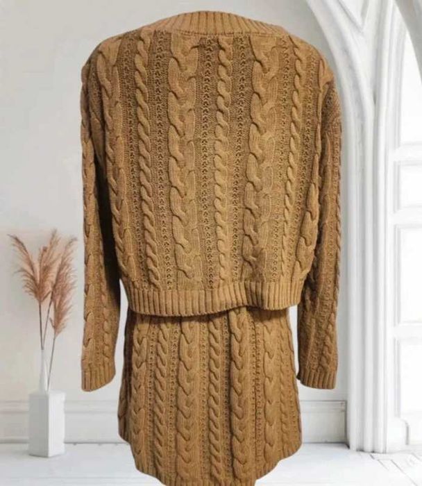 Musztardowy komplet damski o warkoczowym splocie crop top +spodnica