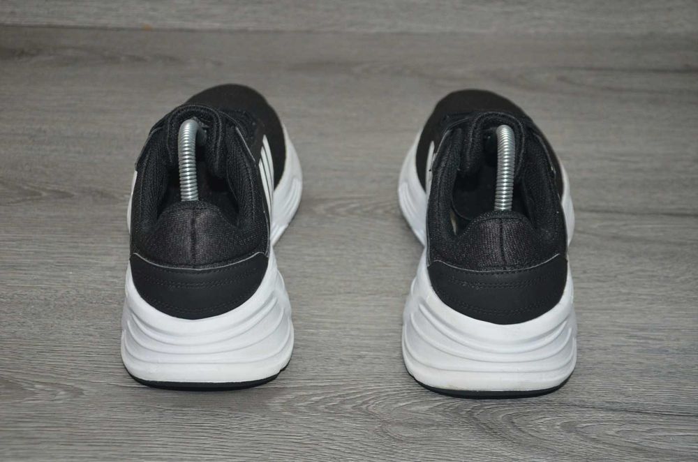 Продам кросівки ФІРМА Adidas GALAXY 6